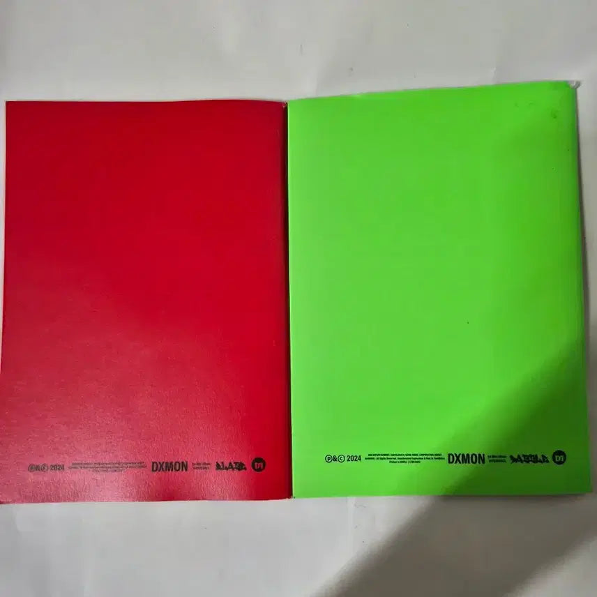 [BUNJANG] DXMON HYPERSPACE Signed Album Bundle Set / 다이몬 HYPERSPACE  친필 사인반 (레드/그린)cd일괄입니다