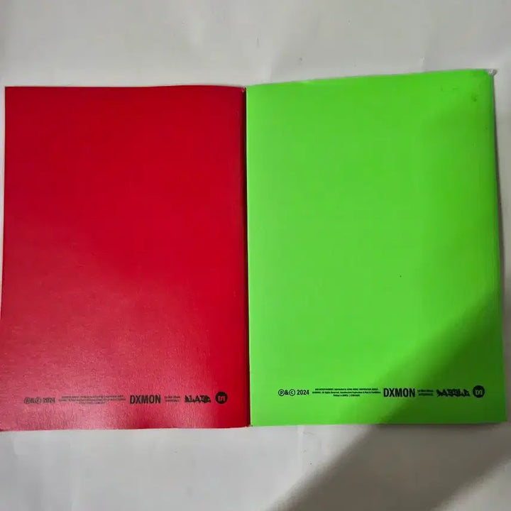 [BUNJANG] DXMON HYPERSPACE Signed Album Bundle Set / 다이몬 HYPERSPACE  친필 사인반 (레드/그린)cd일괄입니다