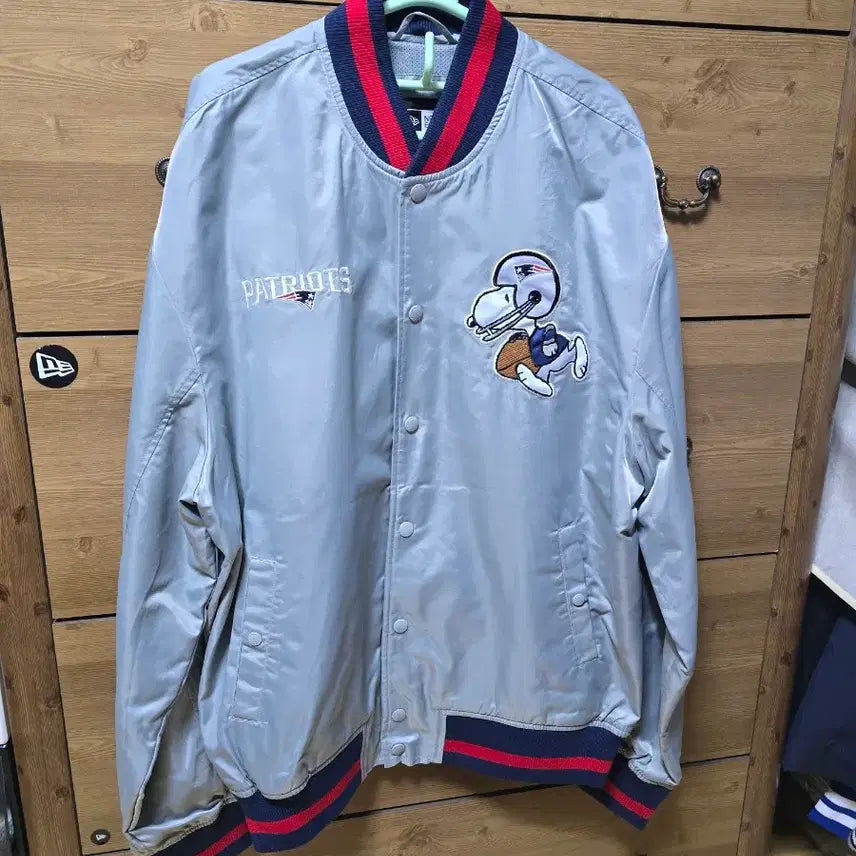 [BUNJANG] 뉴에라X스누피XNFL(2XL)스타디움 자켓 / 뉴에라X스누피XNFL(2XL)스타디움 자켓