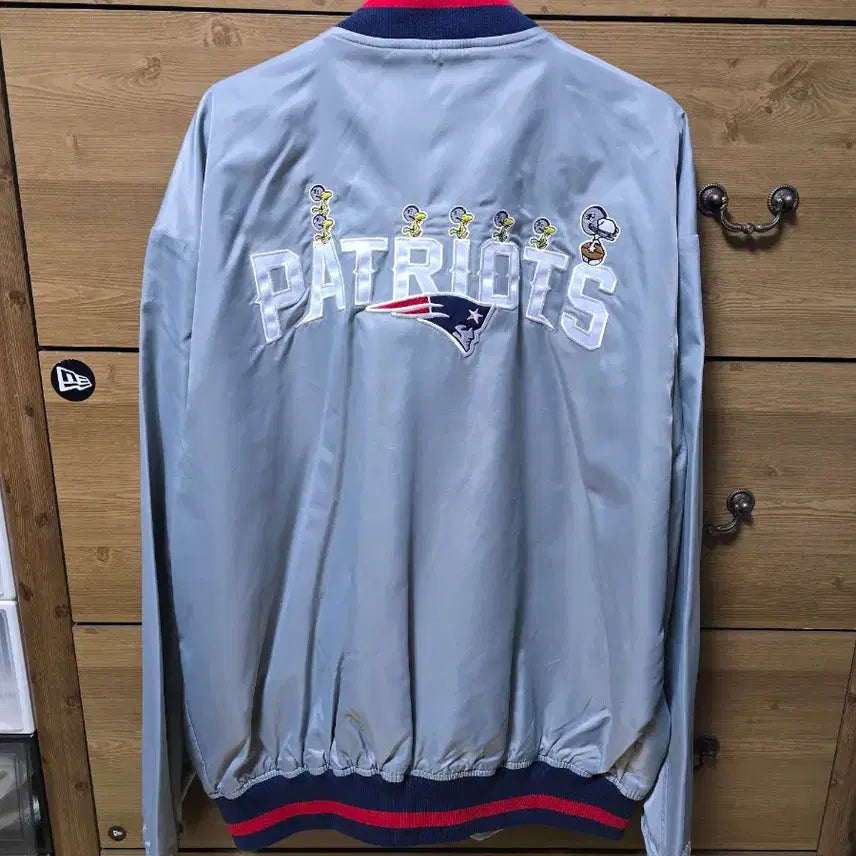 [BUNJANG] 뉴에라X스누피XNFL(2XL)스타디움 자켓 / 뉴에라X스누피XNFL(2XL)스타디움 자켓