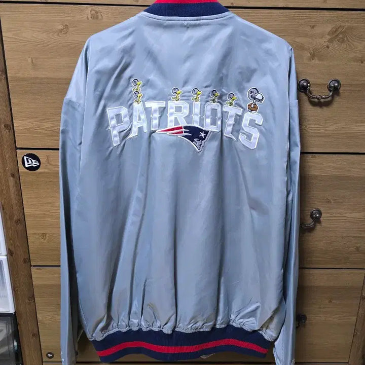 [BUNJANG] 뉴에라X스누피XNFL(2XL)스타디움 자켓 / 뉴에라X스누피XNFL(2XL)스타디움 자켓