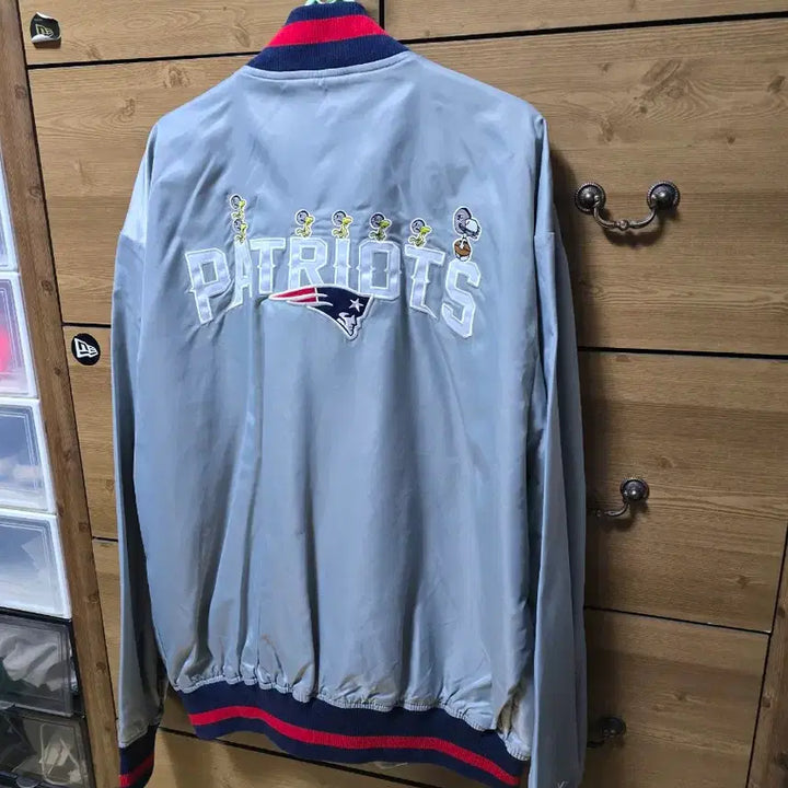 [BUNJANG] 뉴에라X스누피XNFL(2XL)스타디움 자켓 / 뉴에라X스누피XNFL(2XL)스타디움 자켓