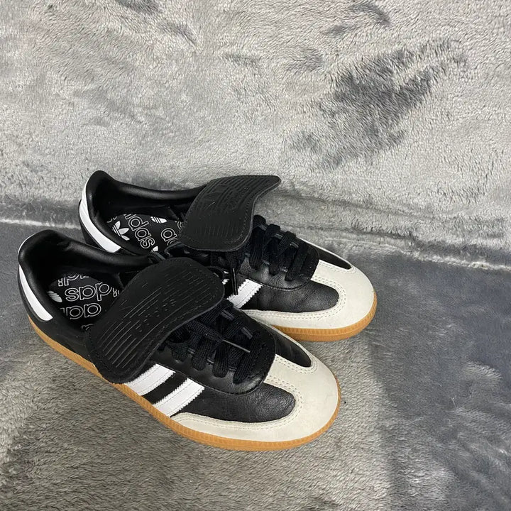 [BUNJANG] Adidas Sneakers 235 / 아디다스 스니커즈 235