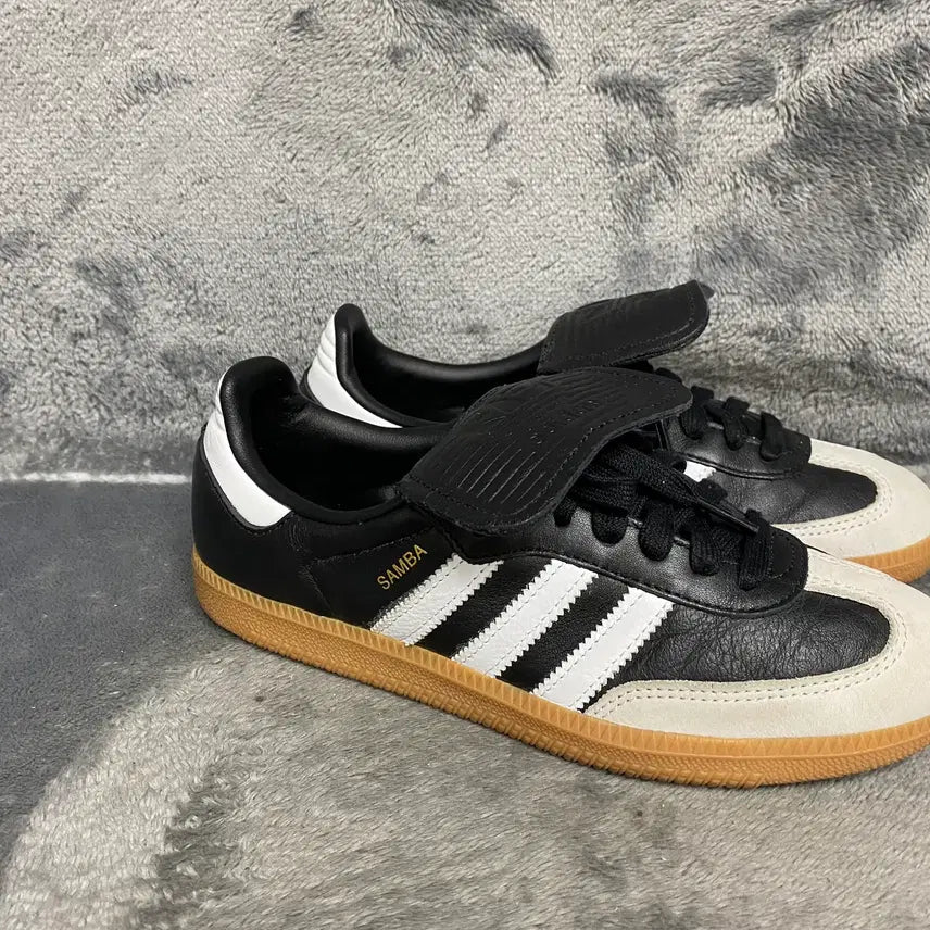 [BUNJANG] Adidas Sneakers 235 / 아디다스 스니커즈 235