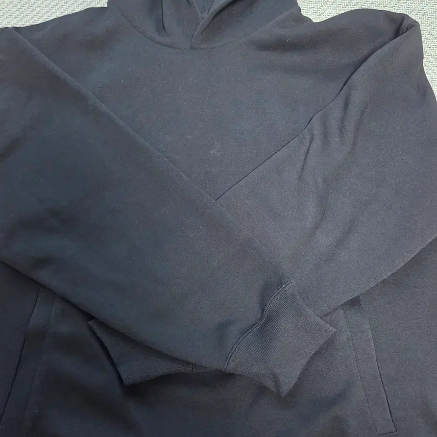 [BUNJANG] Uniqlo C Oversized Sweatshirt Hoodie Black / 유니클로 c 스웨트 오버사이즈 풀오버 후드 블랙
