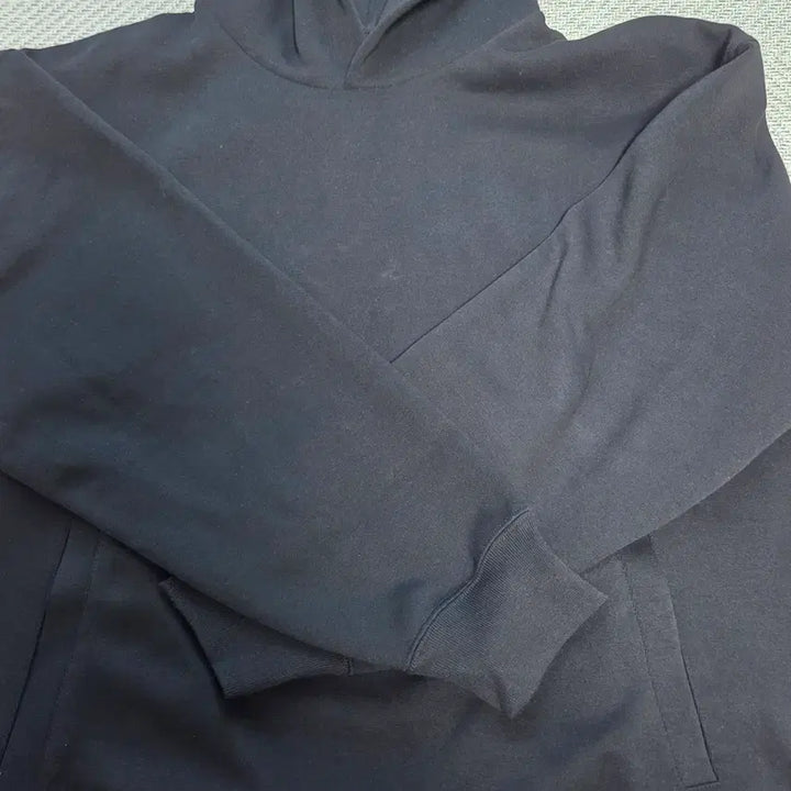 [BUNJANG] Uniqlo C Oversized Sweatshirt Hoodie Black / 유니클로 c 스웨트 오버사이즈 풀오버 후드 블랙