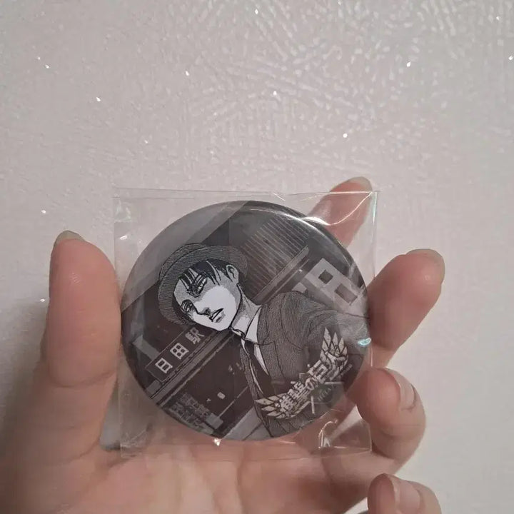 [BUNJANG] Attack on Titan Levi Original Illustration Can Badge / 오늘까지!)급전)진격의 거인 리바이 캔뱃지 원화 굿즈 희귀 매물