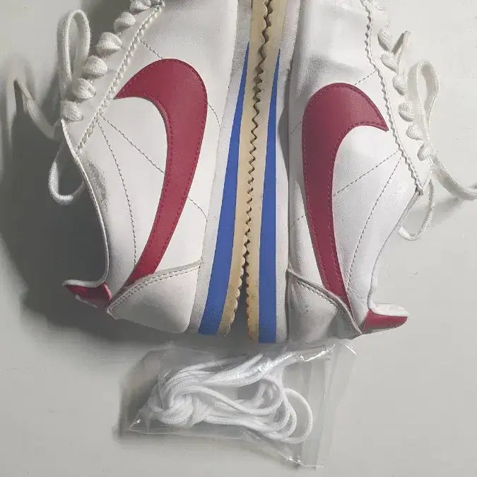 [SOLD OUT] 나이키 코르테즈 흰빨 240