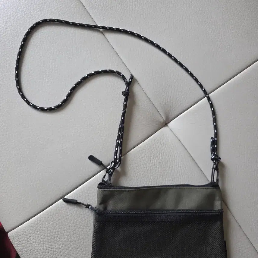 [BUNJANG] Black/Khaki Mesh Mini Crossbody Bag / 블랙/카키 메쉬 미니 크로스백