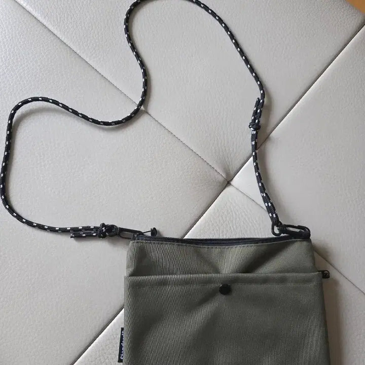 [BUNJANG] Black/Khaki Mesh Mini Crossbody Bag / 블랙/카키 메쉬 미니 크로스백