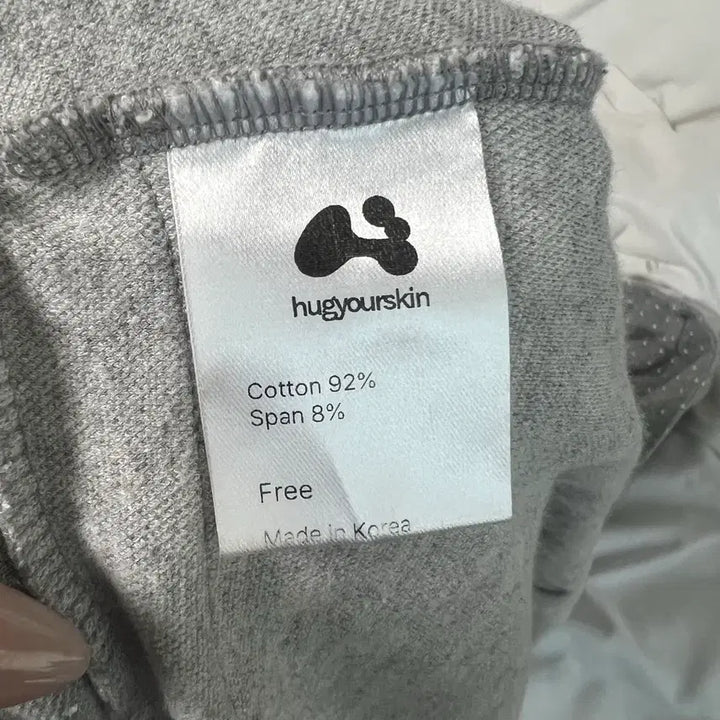 [SOLD OUT] 허그유어스킨 도트 빅 포켓 후드집업