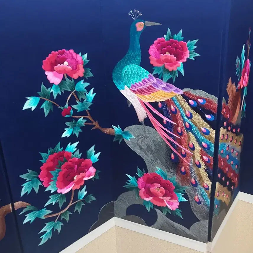 [SOLD OUT] 자수 병풍 공작 모란 8폭