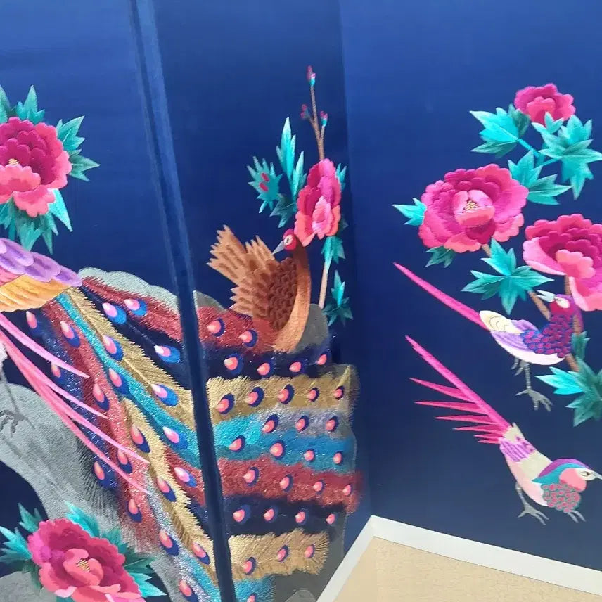 [SOLD OUT] 자수 병풍 공작 모란 8폭