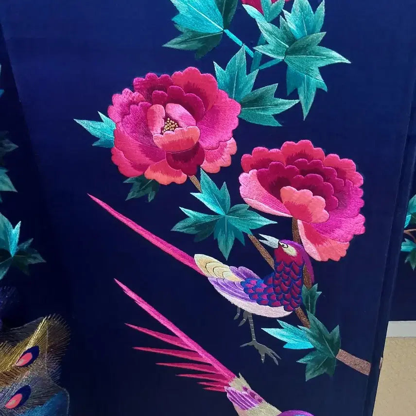 [SOLD OUT] 자수 병풍 공작 모란 8폭