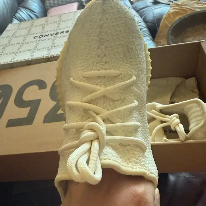 [BUNJANG] Adidas Yeezy 350 Cream White Sneakers / 아디다스 이지 350 크림 화이트