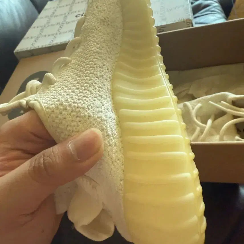 [BUNJANG] Adidas Yeezy 350 Cream White Sneakers / 아디다스 이지 350 크림 화이트