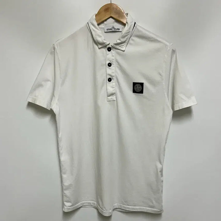 [SOLD OUT] [남자-90 (S)]스톤아일랜드 로고 패치 화이트 폴로셔츠