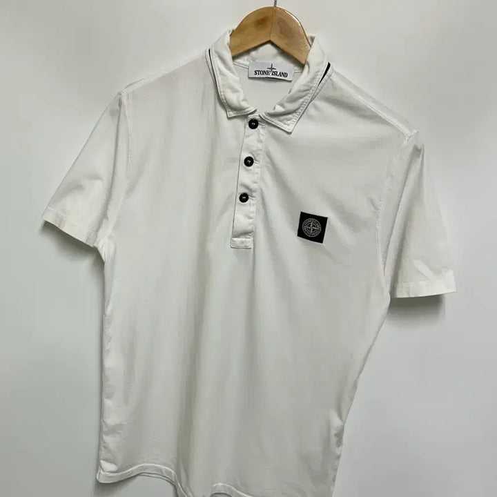 [SOLD OUT] [남자-90 (S)]스톤아일랜드 로고 패치 화이트 폴로셔츠