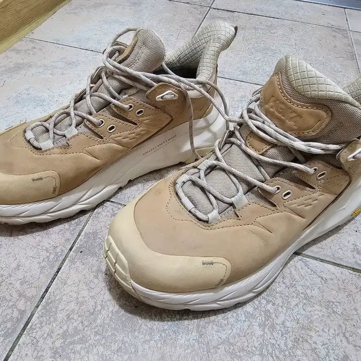 [BUNJANG] Hoka Kaha 2 Sneakers / 호카 카하2 260사이즈 판매합니다.