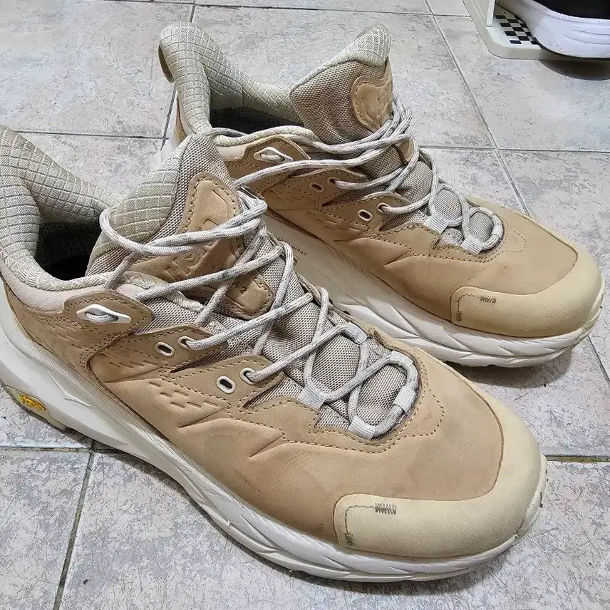 [BUNJANG] Hoka Kaha 2 Sneakers / 호카 카하2 260사이즈 판매합니다.