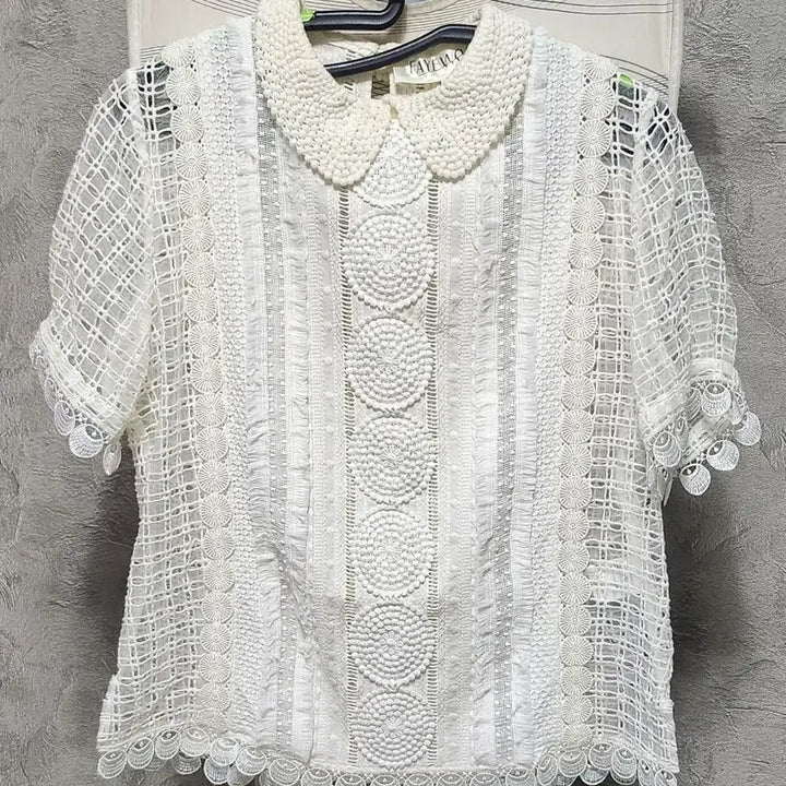 [SOLD OUT] FAYEWOO 레이스 블라우스 화이트 펀칭 카라 반팔