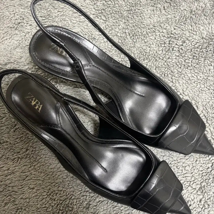 [SOLD OUT] 자라 블랙 크로크 힐 슬링백 슈즈