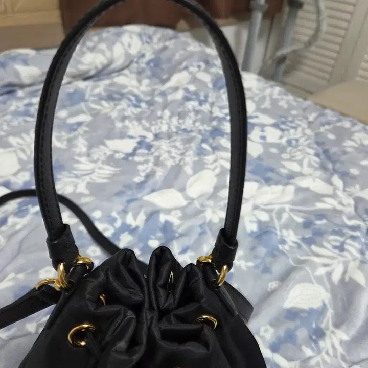 [BUNJANG] Hazzys Black Nylon Bucket Bag / 헤지스 나일론 버킷백입니다