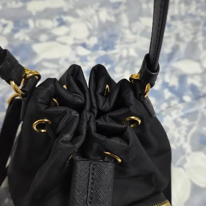 [BUNJANG] Hazzys Black Nylon Bucket Bag / 헤지스 나일론 버킷백입니다