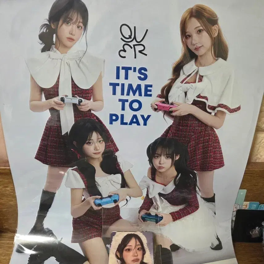 [BUNJANG] PlayStation QWER Poster + Hina Siyeon Photocard / 플레이스테이션 QWER 포스터 + 히나 시연 포토카드