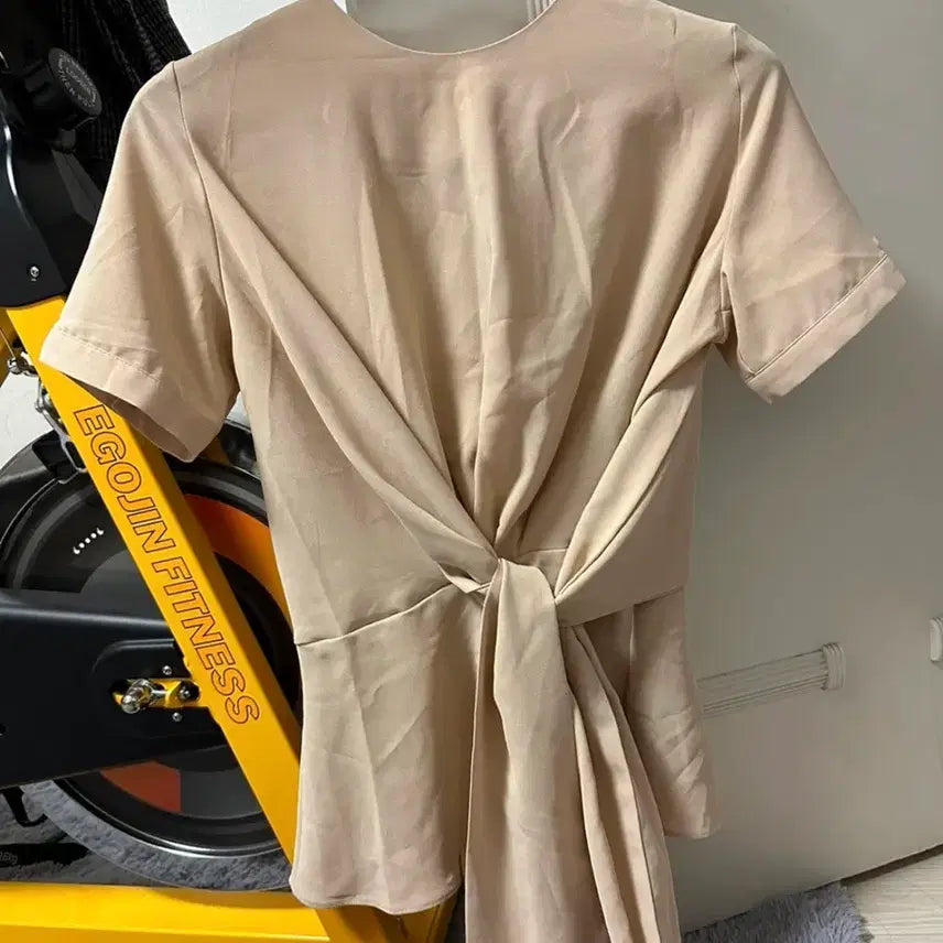 [BUNJANG] Beige Knotted Blouse Short Sleeve / 베이지색 매듭 블라우스 반팔