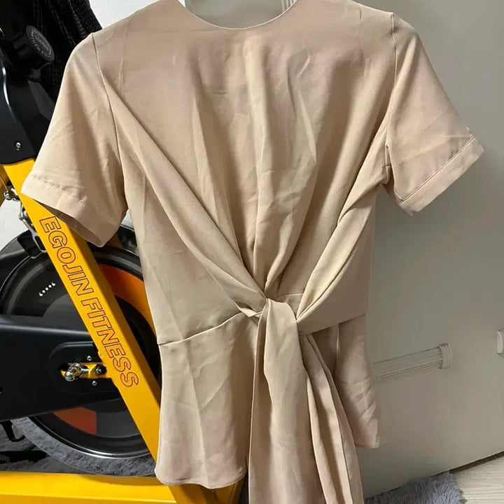 [BUNJANG] Beige Knotted Blouse Short Sleeve / 베이지색 매듭 블라우스 반팔