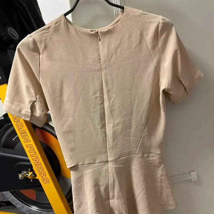 [BUNJANG] Beige Knotted Blouse Short Sleeve / 베이지색 매듭 블라우스 반팔