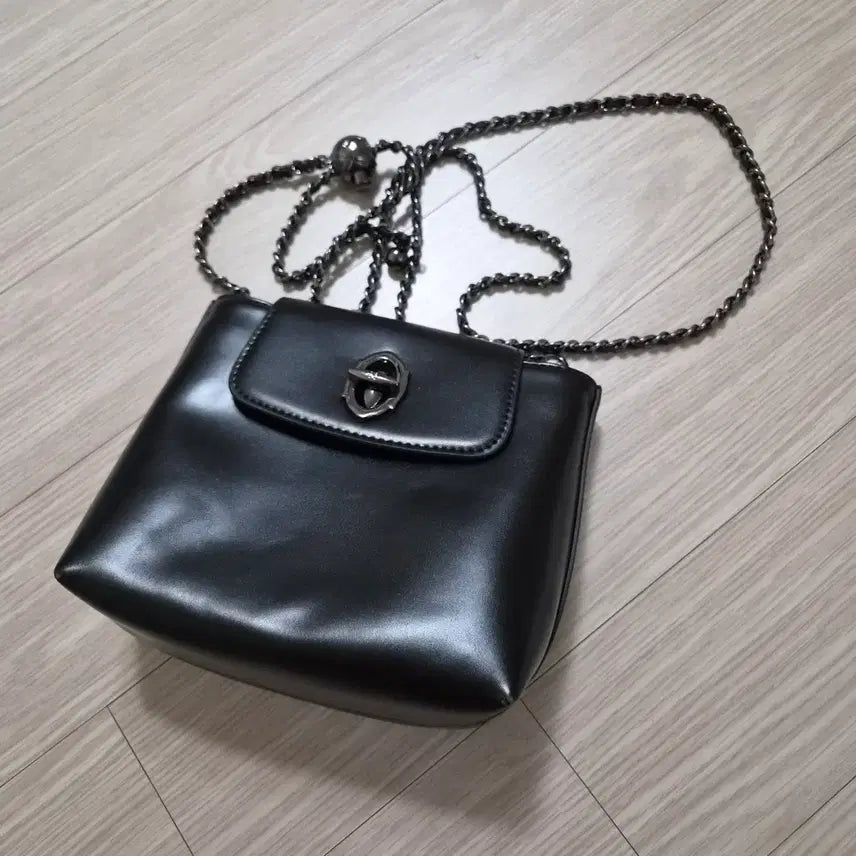 [BUNJANG] Elegant Paris Tior Black Chain Mini Crossbody Bag / 엘레강스파리 티오르 블랙 체인 미니 크로스백 (상자+더스트백)