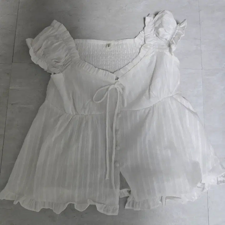 [BUNJANG] Ably Shirring Square Neck Frill Sleeve Short Blouse White / 에이블리 셔링 스퀘어넥 프릴소매 숏블라우스 화이트