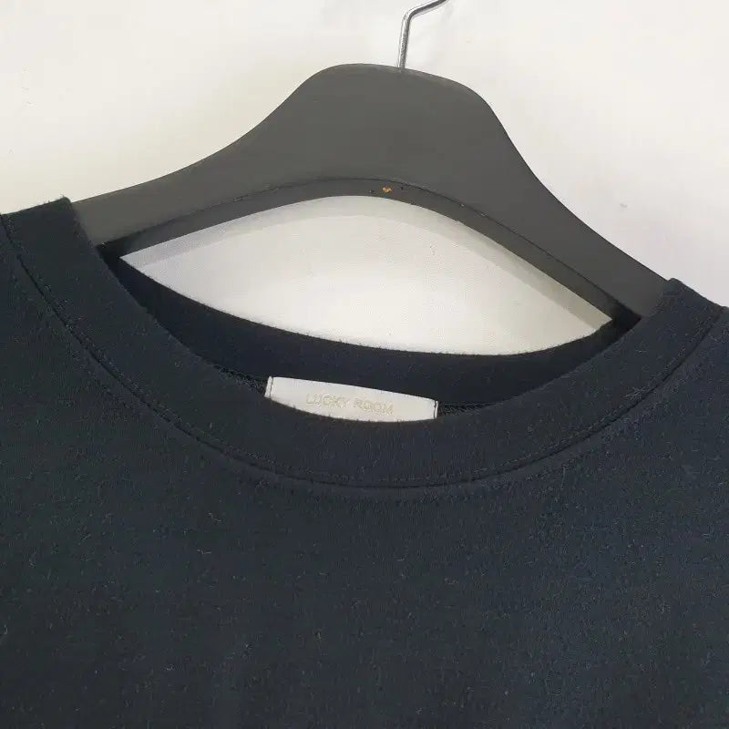 [BUNJANG] Lucky Room Black Short Sleeve T-shirt / 럭키룸 여FREE 블랙 반팔티 M6206