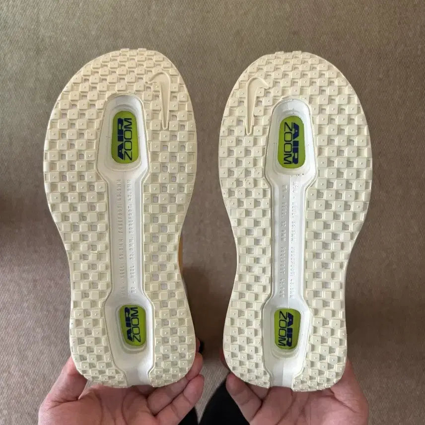 [BUNJANG] Nike Air Zoom Yellow Sneakers (265mm) / 나이키 에어 줌 운동화 옐로우운동화 사이즈/265mm