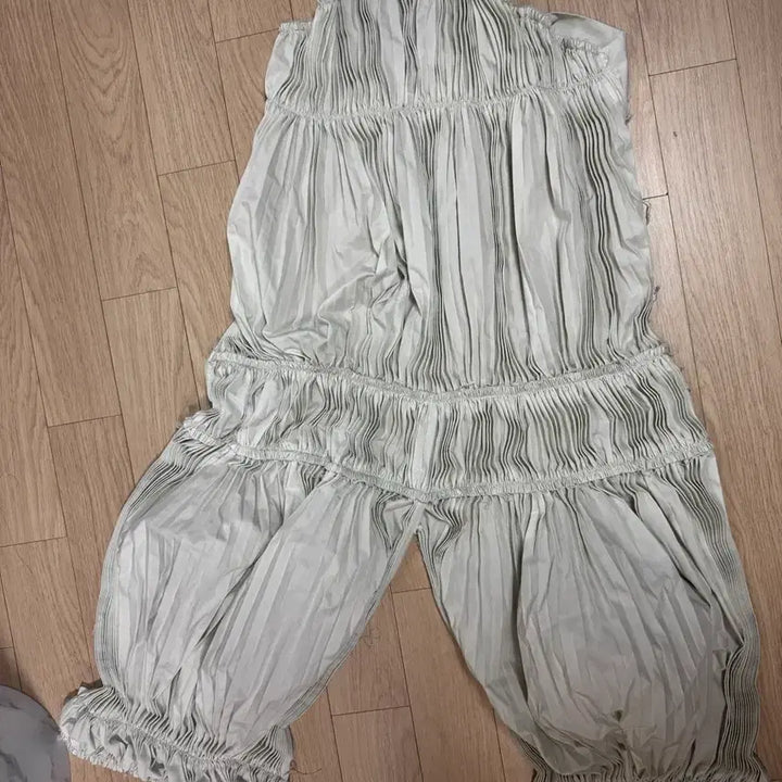 [BUNJANG] Aeongsseu Apron / 에옹쓰 apron 애옹쓰 eonts