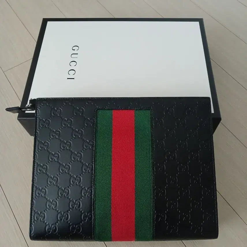 [BUNJANG] Gucci Clutch Bag / 구찌 GG엠보 클러치백