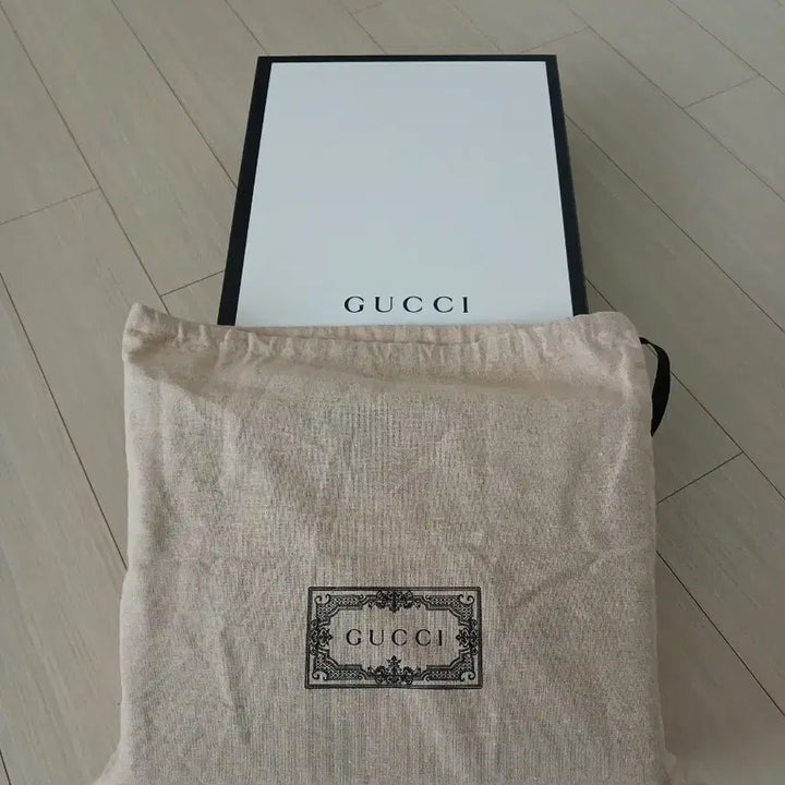 [BUNJANG] Gucci Clutch Bag / 구찌 GG엠보 클러치백