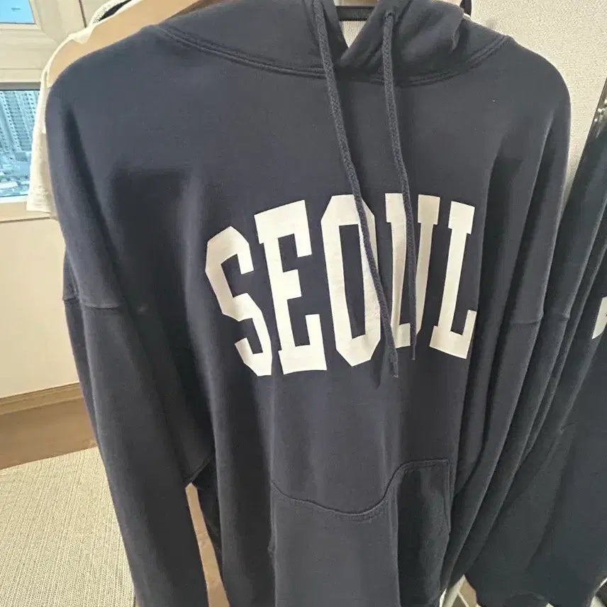 [BUNJANG] Brandy Melville Navy Hoodie / 브랜디멜빌 서울 네이비색 후드티