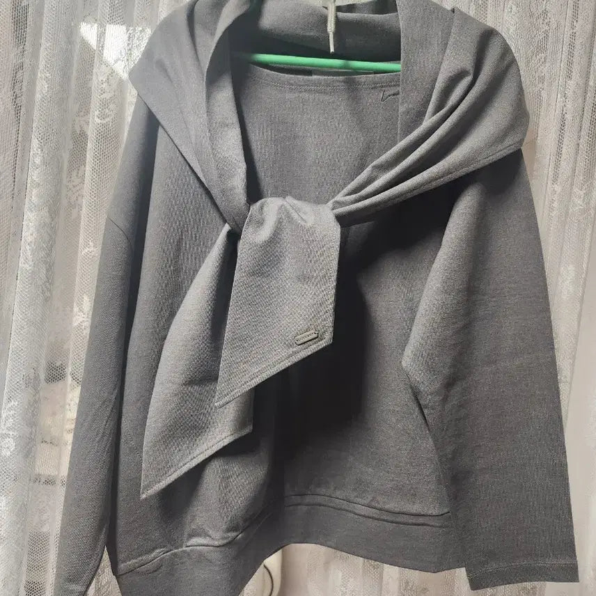 [BUNJANG] MoE Scarf Style Gray Sweatshirt / 모에 스카프 스타일 맨투맨 그레이