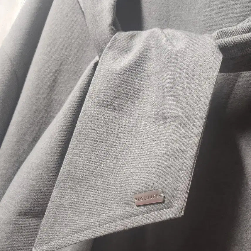 [BUNJANG] MoE Scarf Style Gray Sweatshirt / 모에 스카프 스타일 맨투맨 그레이