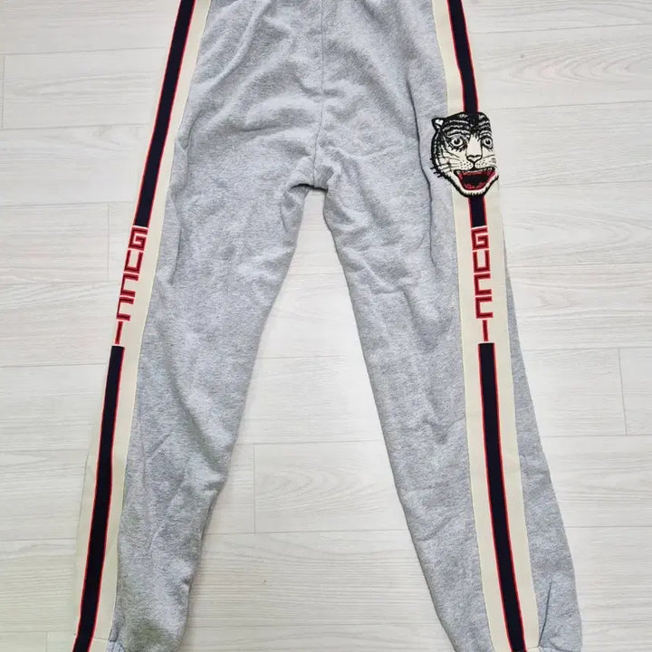 [BUNJANG] Gucci Tiger Embroidered Jogger Pants / (정품) 구찌 타이거 자수 조거 팬츠 바지 S