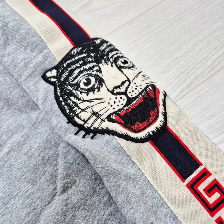 [BUNJANG] Gucci Tiger Embroidered Jogger Pants / (정품) 구찌 타이거 자수 조거 팬츠 바지 S