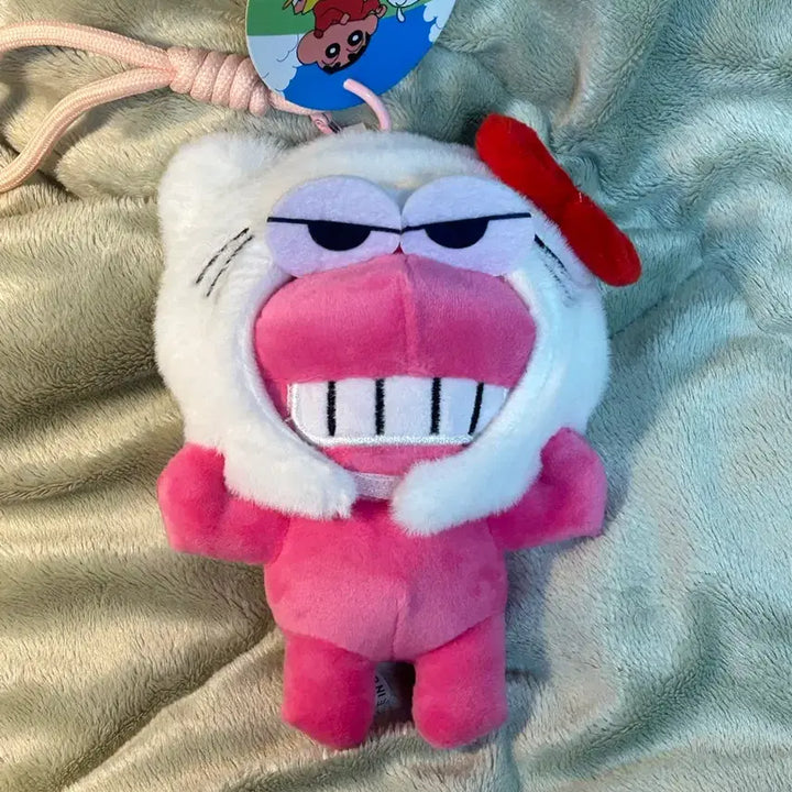 [BUNJANG] Crayon Shin-chan Wanayama-san x Hello Kitty Collaboration Plush Keychain (2-Way) / 택0,새상품) 짱구 와니야마상 헬로키티 콜라보 인형 키링(2way)