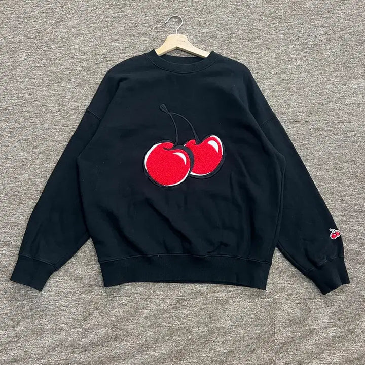 [BUNJANG] Kirsh Black Cherry Sweatshirt / 키르시 블랙 체리 맨투맨 1