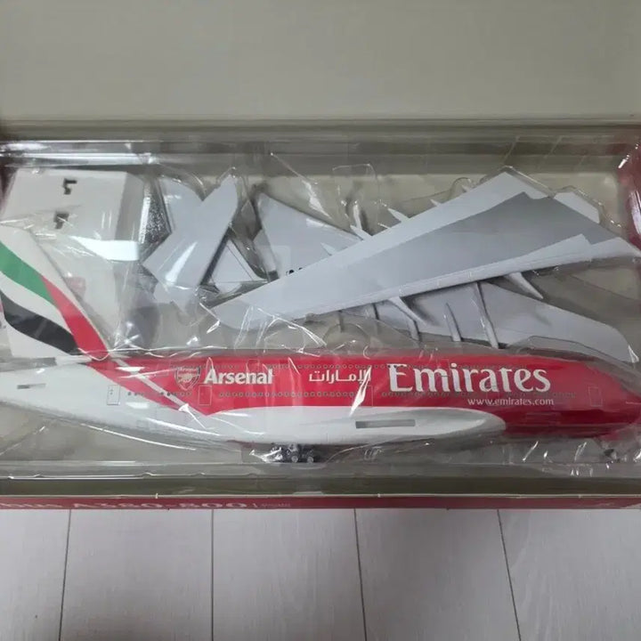 [BUNJANG] Emirates A380-800 Arsenal 1:200 Model / 에미레이트 항공 A380-800 아스날 1:200 모형