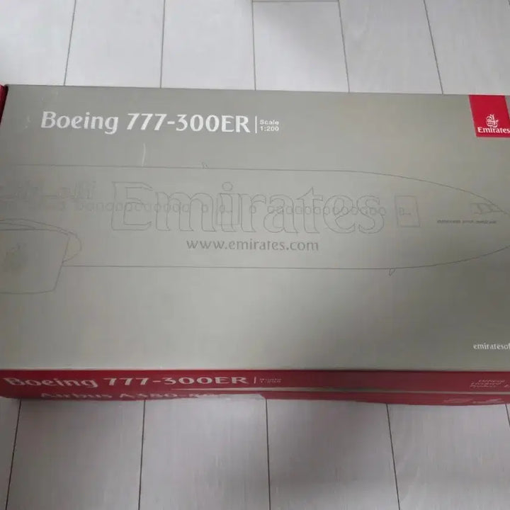 [BUNJANG] Emirates Boeing 777-300ER 1:200 Scale Model / 에미레이트 Boeing 777-300ER 모형 1:200