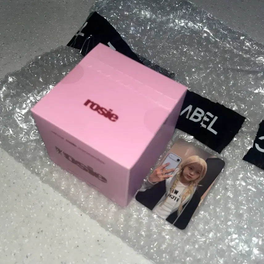 [BUNJANG] Blackpink Rosé Skateboard Keyring Seoul Edition / (미개봉) 블랙핑크 로제 rosie 스케이트보드 키링 서울 팝업 레드