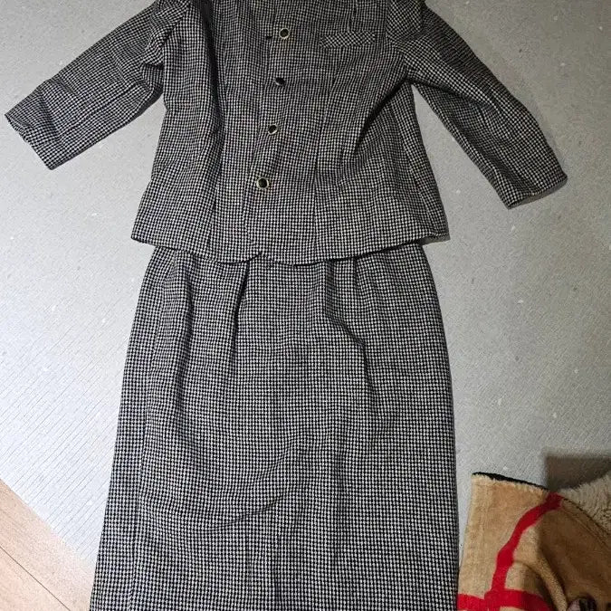 [BUNJANG] Vintage Check Pattern Two-Piece Suit (Size 66) / 체크 패턴 빈티지 투피스 정장(66)